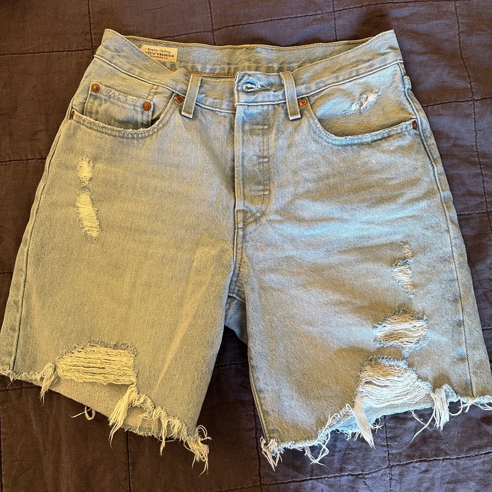 Women’s Levis Premium 501 Mid Thigh Short